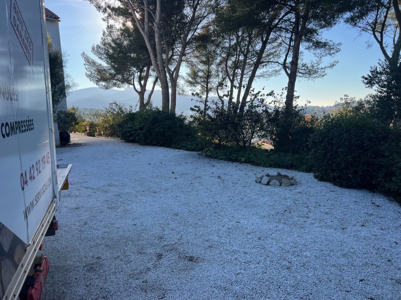 Livraison de bois de chauffage sur palette , bois sec et prêt à l'emploi.