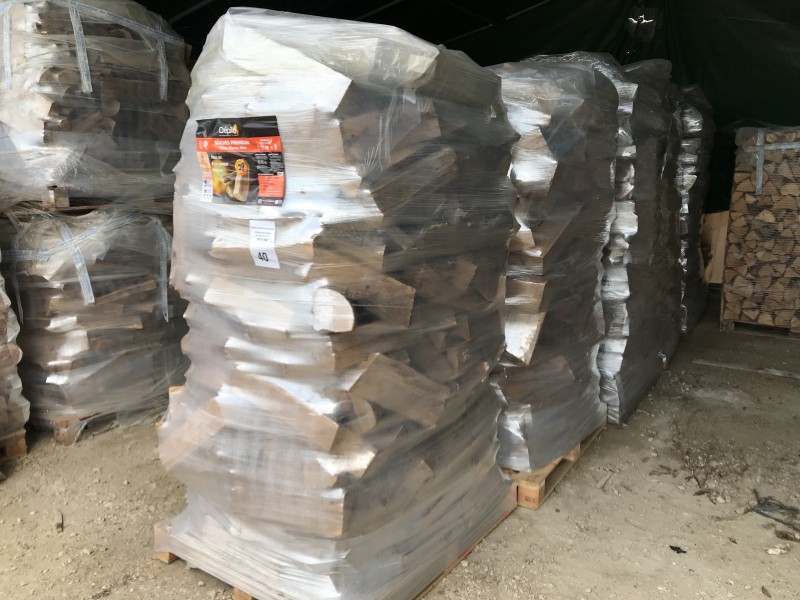 Quel est le meilleur fournisseur pour une livraison à domicile de bois de chauffage sec, de bûches compressées et pellets de qualité à Meyrargues ?