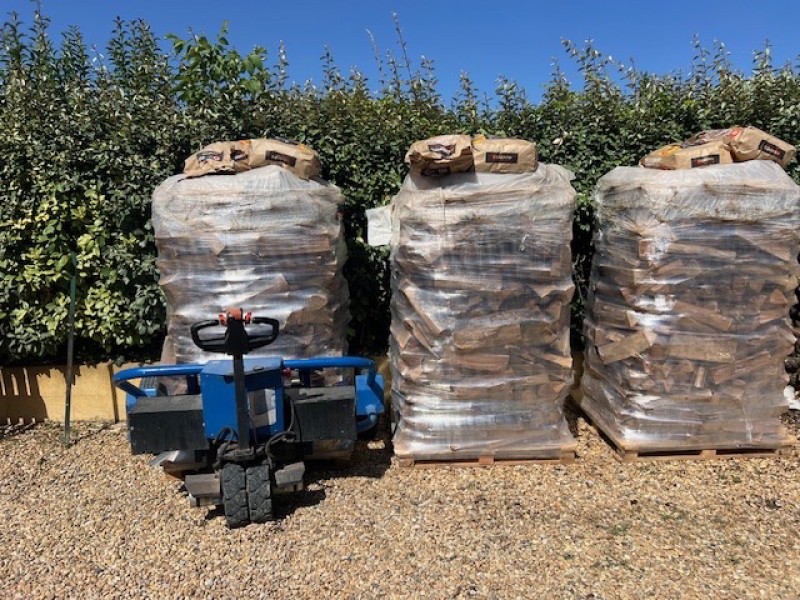 Bois de chauffage, granulés de bois pour poêles à pellets, livraison au Tholonet, beaurecueil et Vauvenargues