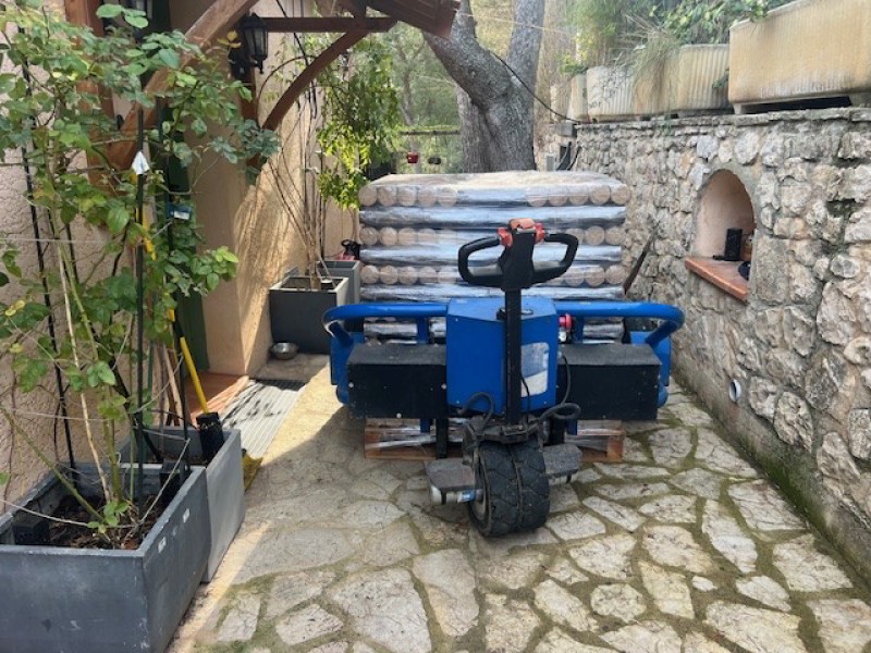 Palette de bûches compressées livrée à Berre