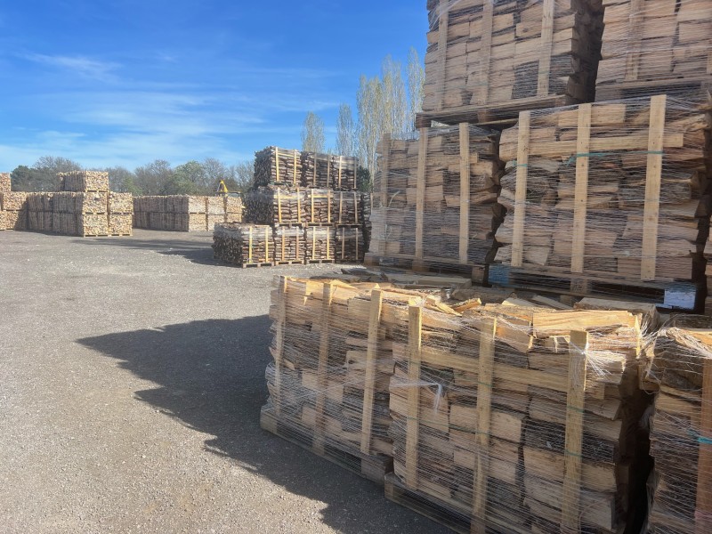 Bois de chauffage en vrac ou Bois de chauffage rangé sur palette, quelle est la meilleure solution ?