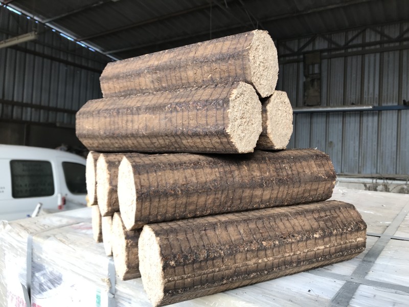 Les bûches compressées, un atout majeur pour un chauffage au bois performant, économique et écologique 