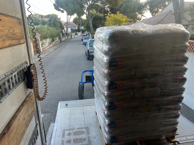 Livraison de granulés de bois à Sausset les pins près de Martigues