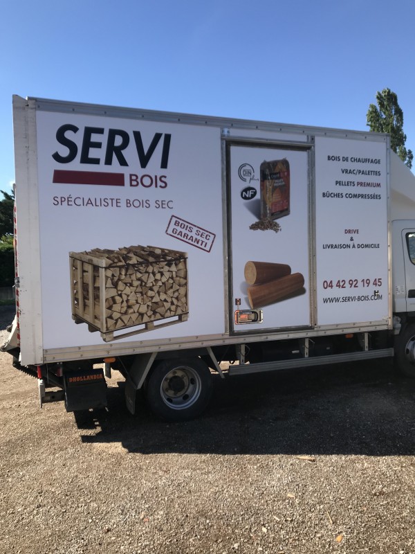Vente et livraison de bois de chauffage sur palette à Eyguières
