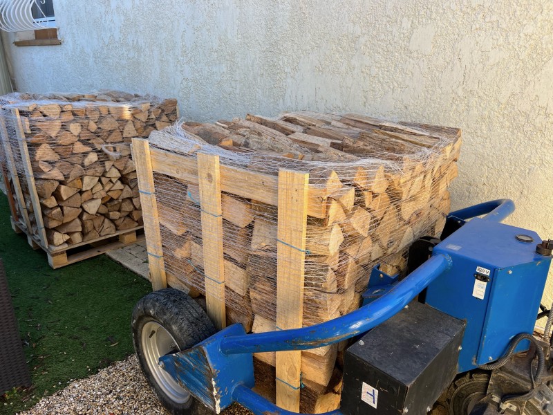 Livraison de bois de chauffage sur palette, bois sec et prêt à l’emploi. à Roquefort la Bédoule