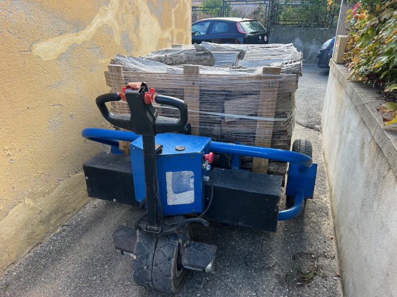 Livraison de bois de chauffage rangé sur palette à La Ciotat et Ceyreste