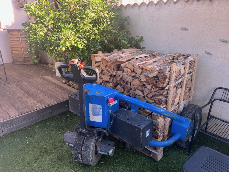 Vente et livraison à domicile de bois de chauffage rangé sur palette à Velaux