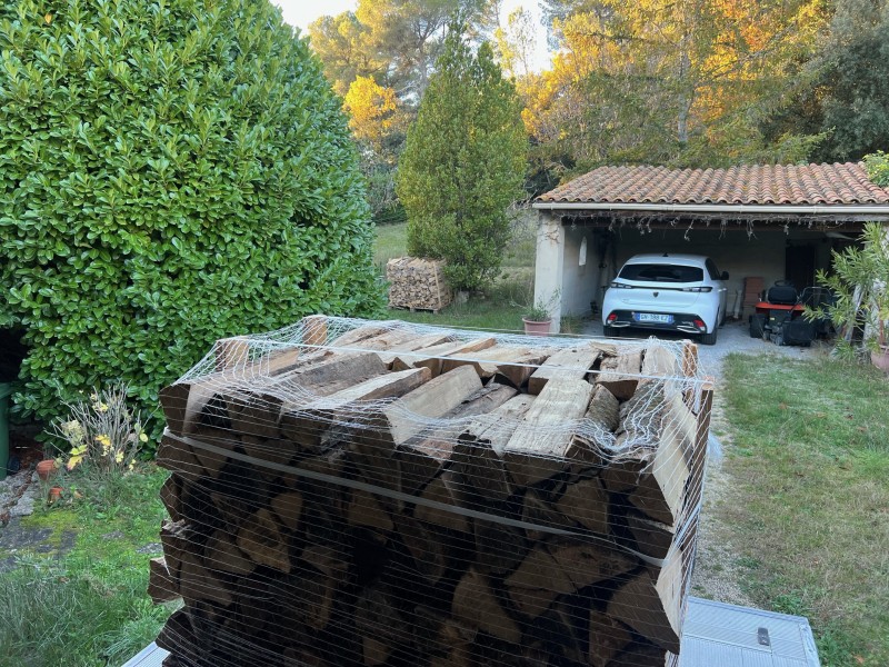 Bois de chauffage en palette , idéal pour tous types de chauffage au bois.