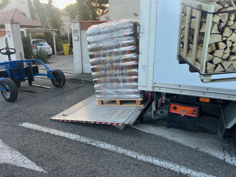 Livraison de granulés de bois à Sausset les pins près de Martigues