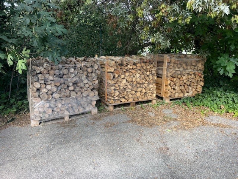 Bois de chauffage sur palette livré à Marignane et Saint Victoret
