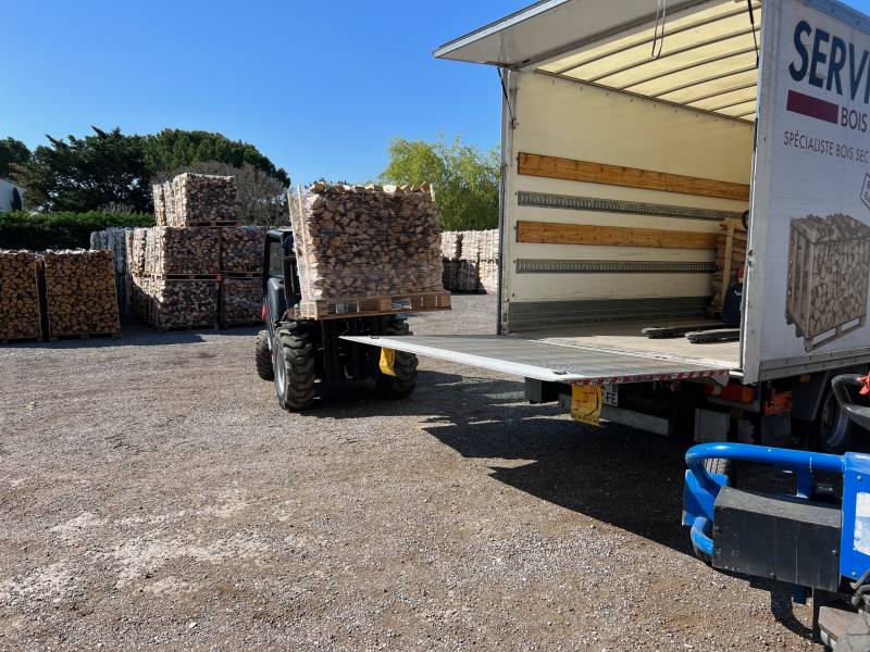 Servi Bois livre votre bois de chauffage, pellets et bûches densifiées à Simiane Collongue