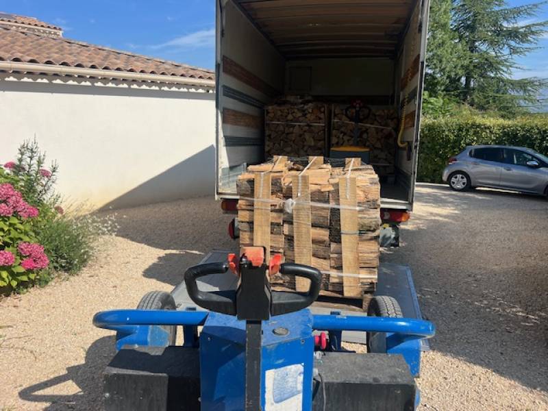 Bois de chauffage en palette , idéal pour tous types de chauffage au bois.