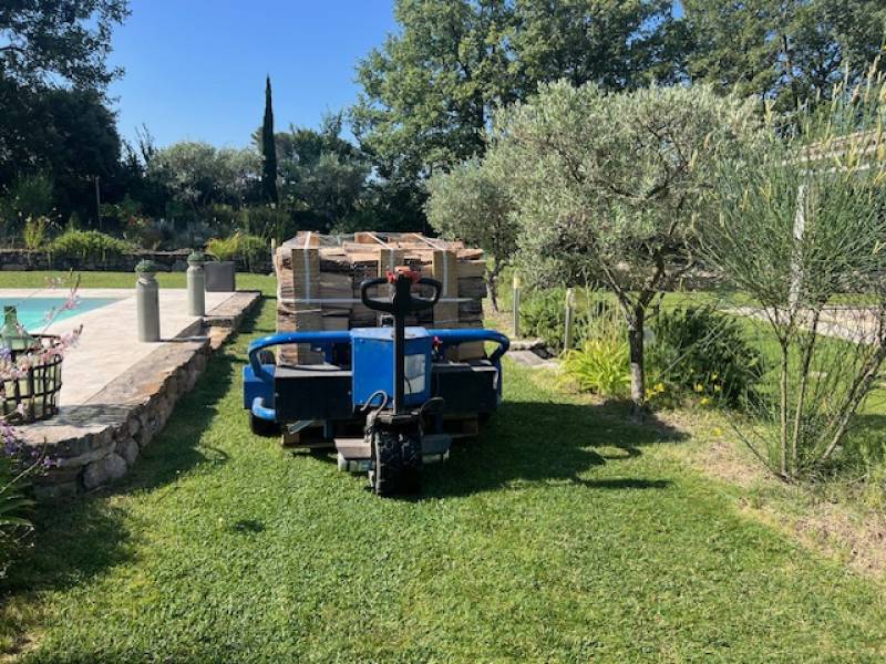 Livraison de bois de chauffage sur palette , bois sec et prêt à l'emploi.