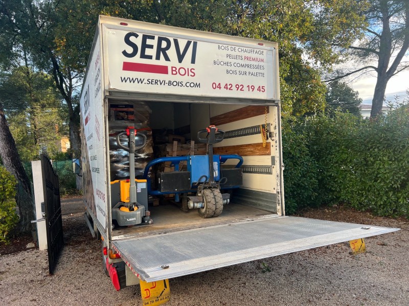 Livraison bois de chauffage, pellets et bûches densifiées à Eyguières