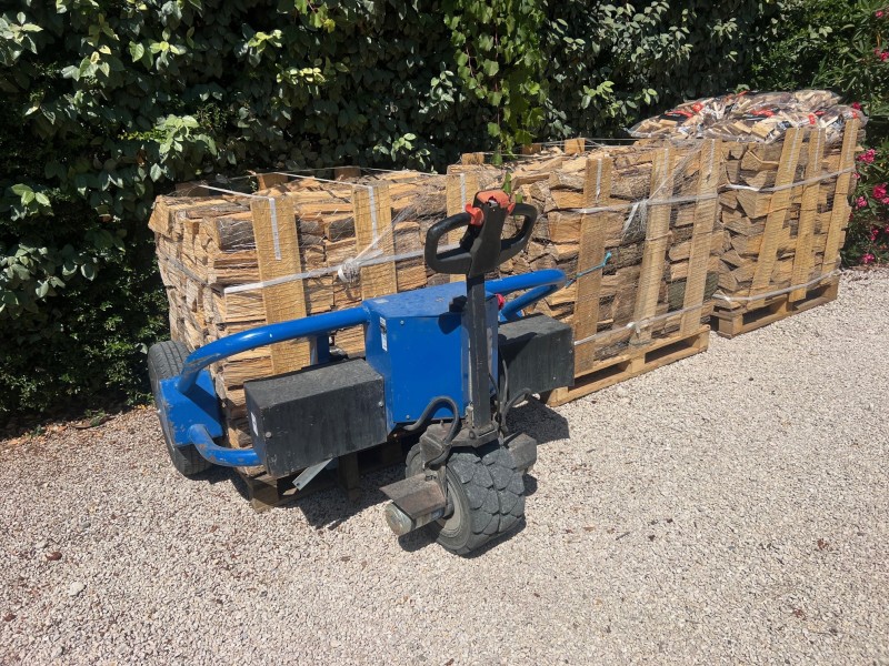 Livraison à domicile bois de chauffage, pellet pour poêles à granulés à Bouc bel Air