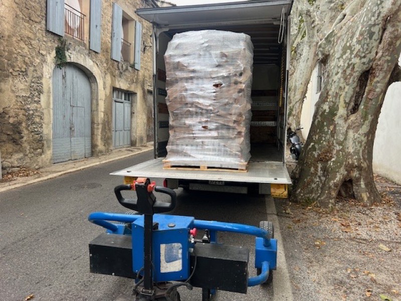 Livraison à Trets de bois de chauffage extra sec sur palette
