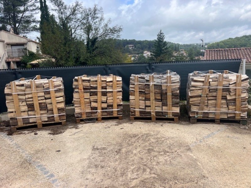 Bois de chauffage sec conditionné sur palette, livré à Marignane