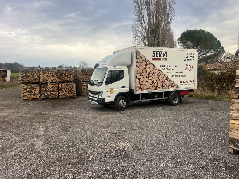Servi Bois livre du bois de chauffage et des pellets sur les communes de Trets, Peynier et Puyloubier