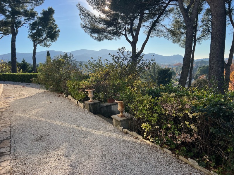 Livraison bois de chauffage à Marseille 13011