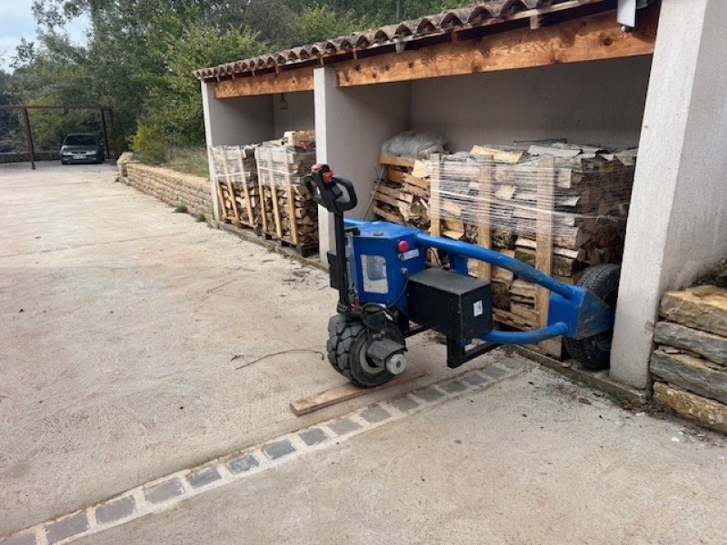 Bois Tradition , bûches refendues et rangées sur palette, disponibles en plusieurs dimensions, livrées à Rousset