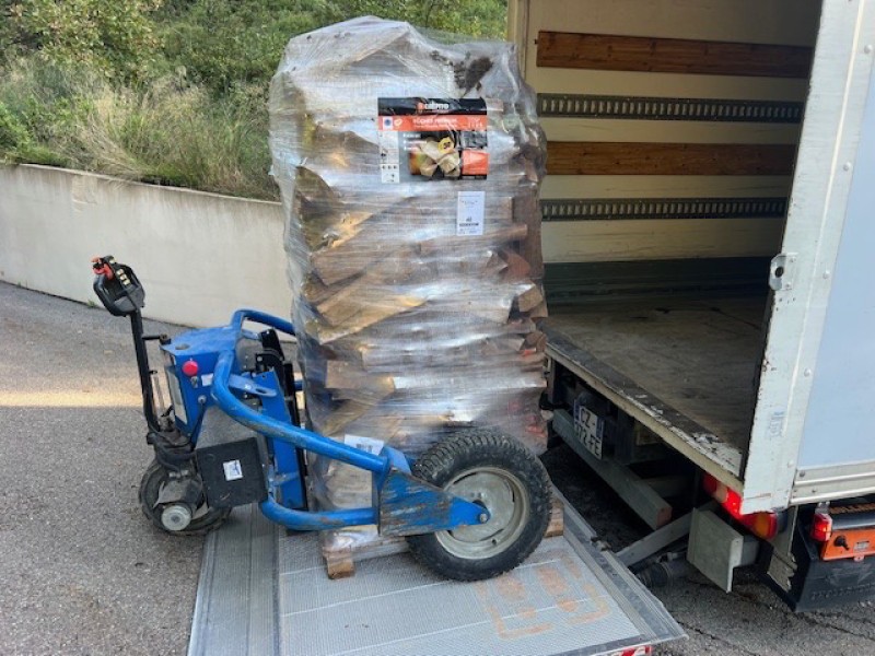 Bois Premium séché par étuvation , conditionné sur palette pour une combustion optimale.