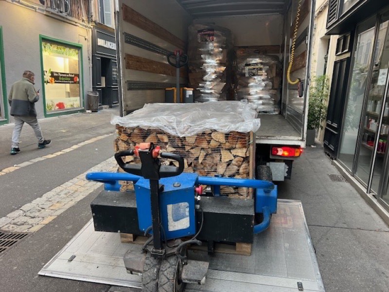 Servi Bois, fournisseur de bois pour les professionnels de la restauration : un exemple d’excellence avec la Pizzeria La Bonne Mère à Marseille