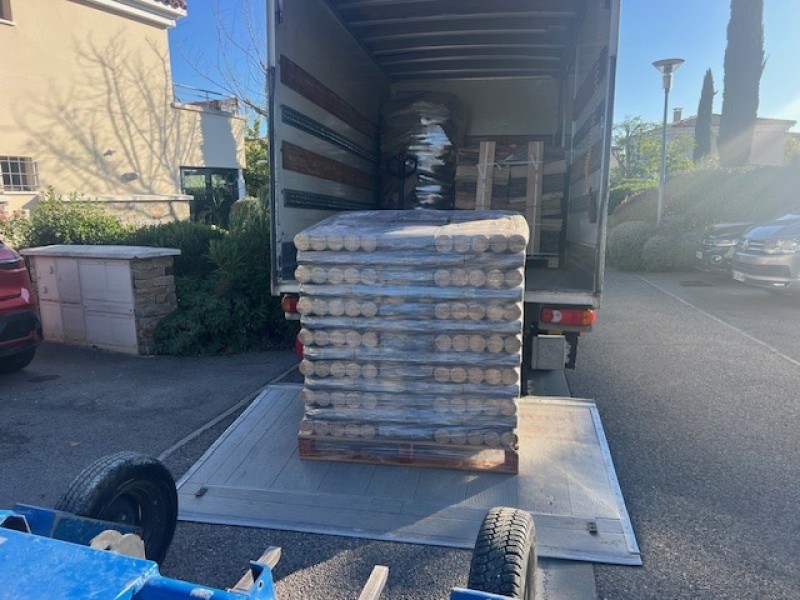 Bois compressé, pellet et bois de chauffage e livraison à Trets