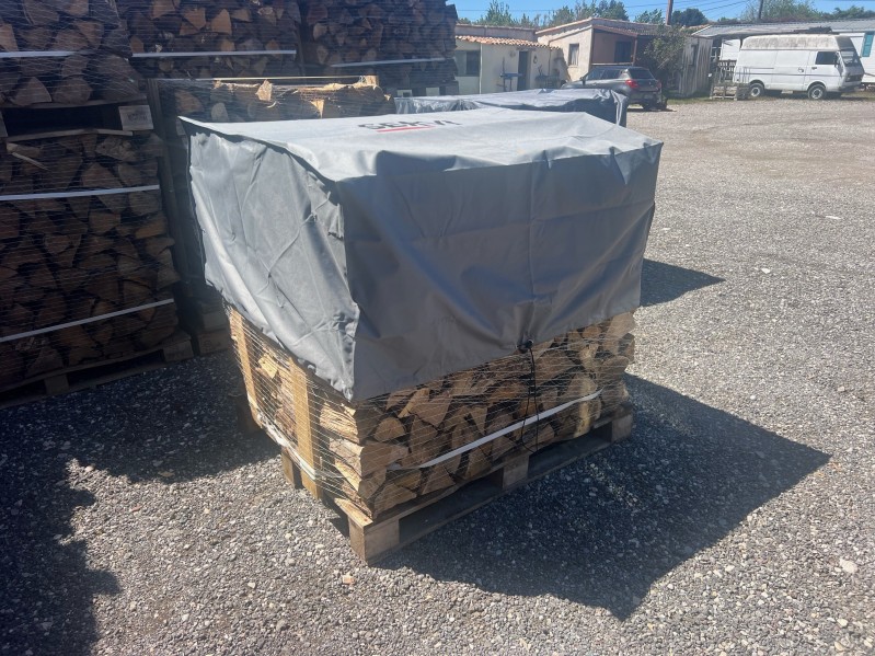 Bois de chauffage protégé de la pluie et de l'humidité