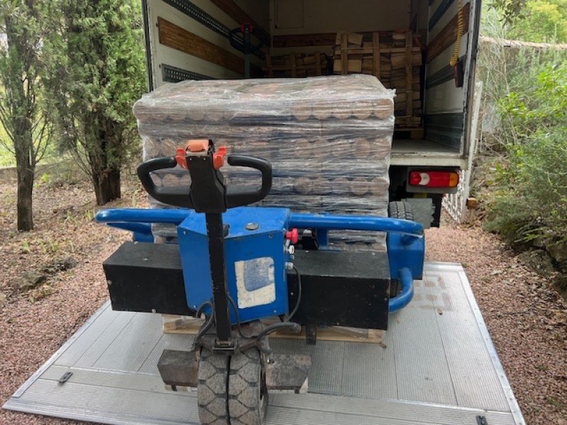 Bûches de bois compressé livré au Rove, à Carry le Rouet et Sausset les Pins