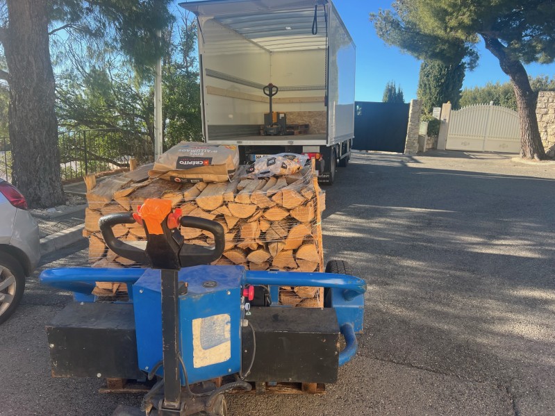 Livraison à domicile bois de chauffage, 13008 Marseille